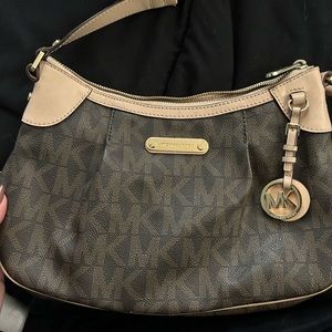 Micheal Kors jet shoulder purse